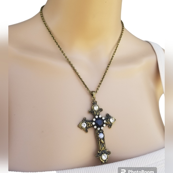 VINTAGE ANTIQUED BRASS & JEWELED CROSS PENDANT NECKLACE - Picture 2 of 5